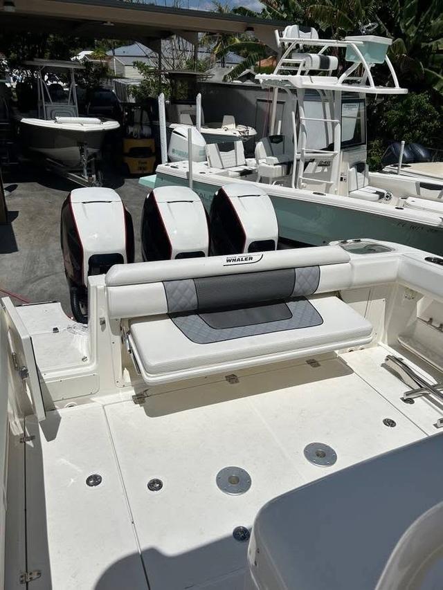 ขายเรือเร็ว Boston Whaler Outrage 370 ปี 2013 2