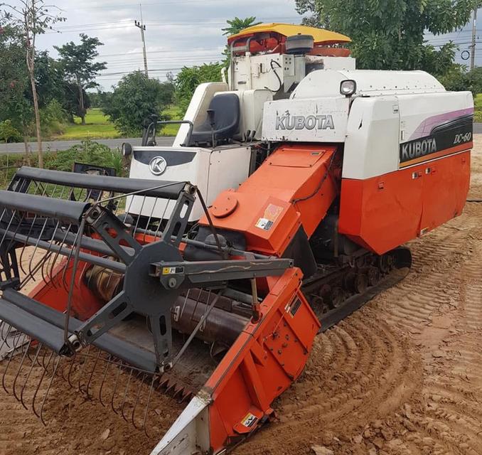 ขายรถเกี่ยวข้าว KUBOTA DC-60PLUS มือสอง 3