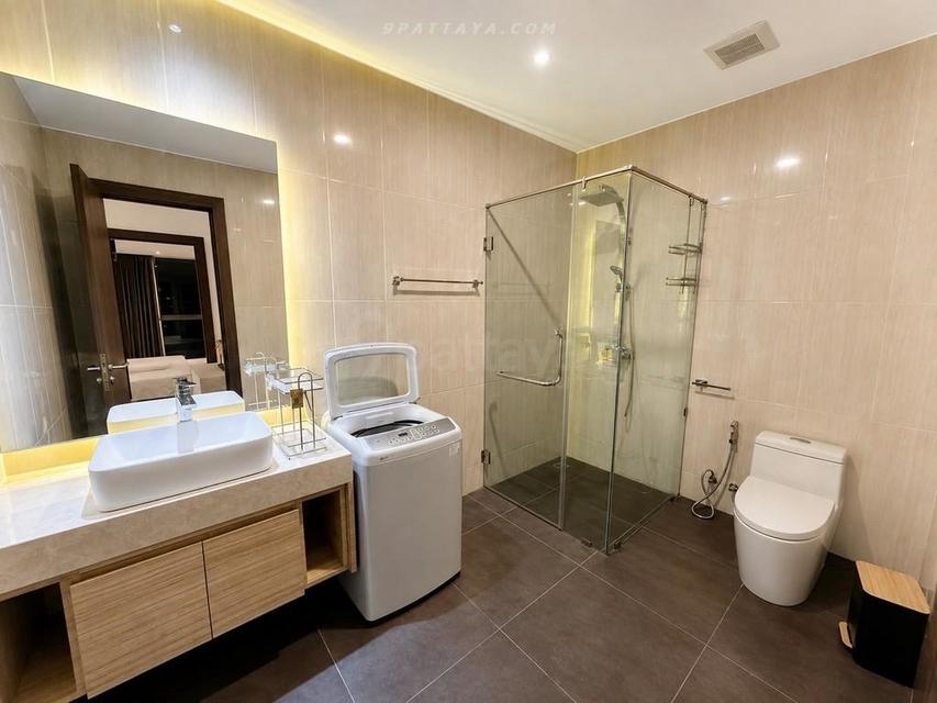 For Rent — Condo at The Point Pratumnak CondominiumCondo for yearly rent at The Point Pratumnak Condominium. Spacious unit on the 5th floor, ready 5