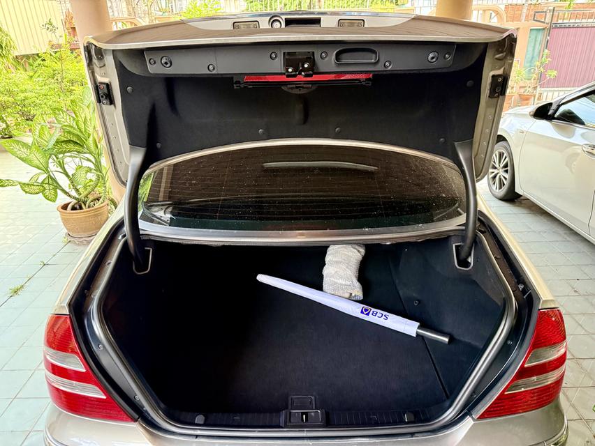 Mercedes-Benz E220 CDI 2005 รูปที่ 8