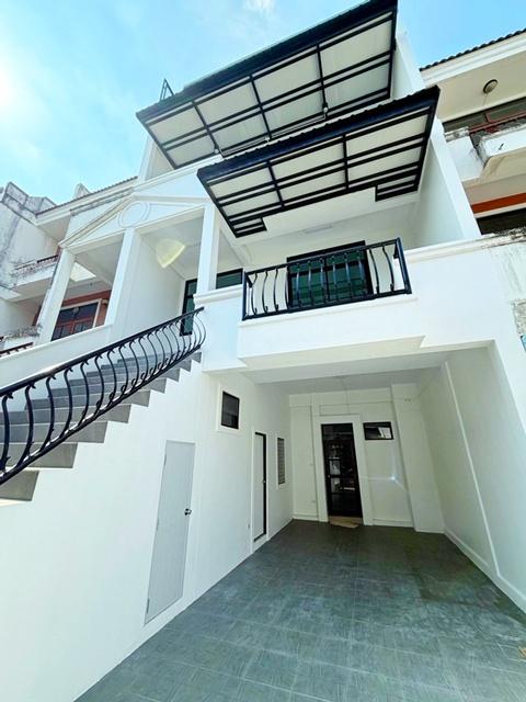 ไบเทค บางนา 900 ม. BTSบางนา 1.2กม. 7นอน ทาวน์โฮม 4 ชั้น 20 ตร.ว 288 ตร.ม ทำเลใจกลางบางนา ติดไบเทค 1