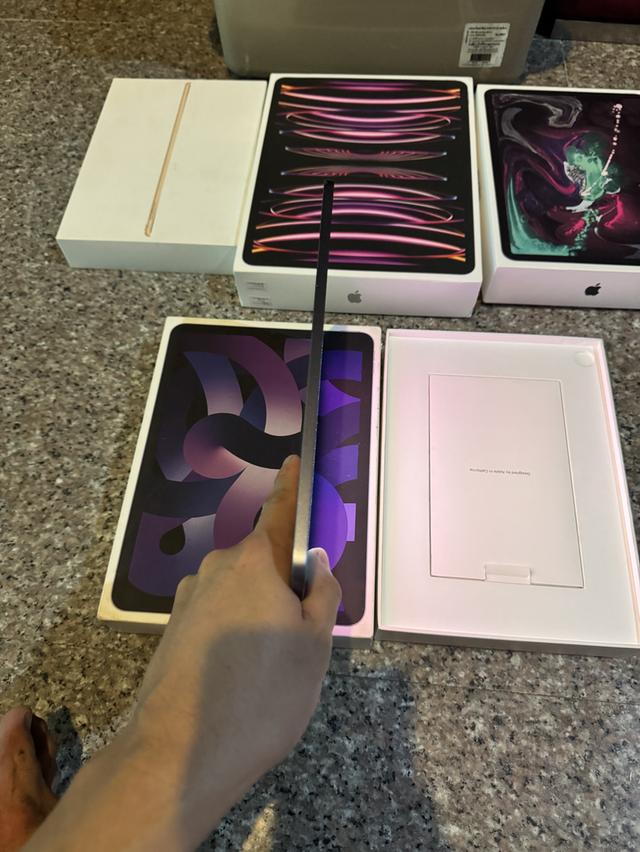 ขายๆๆๆถูกๆๆiPadAir5 M1 สีPurple 64กิ๊ก Wifi Only มีกล่องอีมี่ตรงใช้งานดีทุกๆฟังชั่นสูนTrueทุกๆฟังชั่นรีสโตได้ตลอดไม่มีติดไอคราว Model TH/A ( จอสวยๆขาว