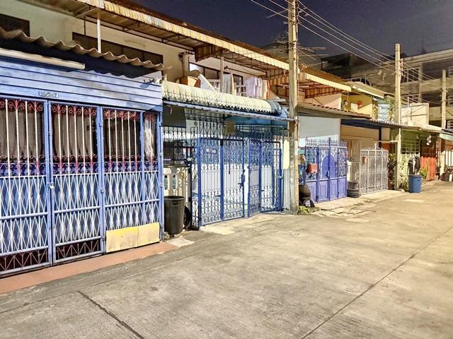 ทาวน์เฮ้าส์ให้เช่า 2 ชั้น 2 นอน ตลาดกำนันแม้น 1 กม. 16 ตร.ว. 138 ตร.ม. Big C กัลปพฤกษ์ 2.4 กม. Makro กำนันแม้น24-32 6