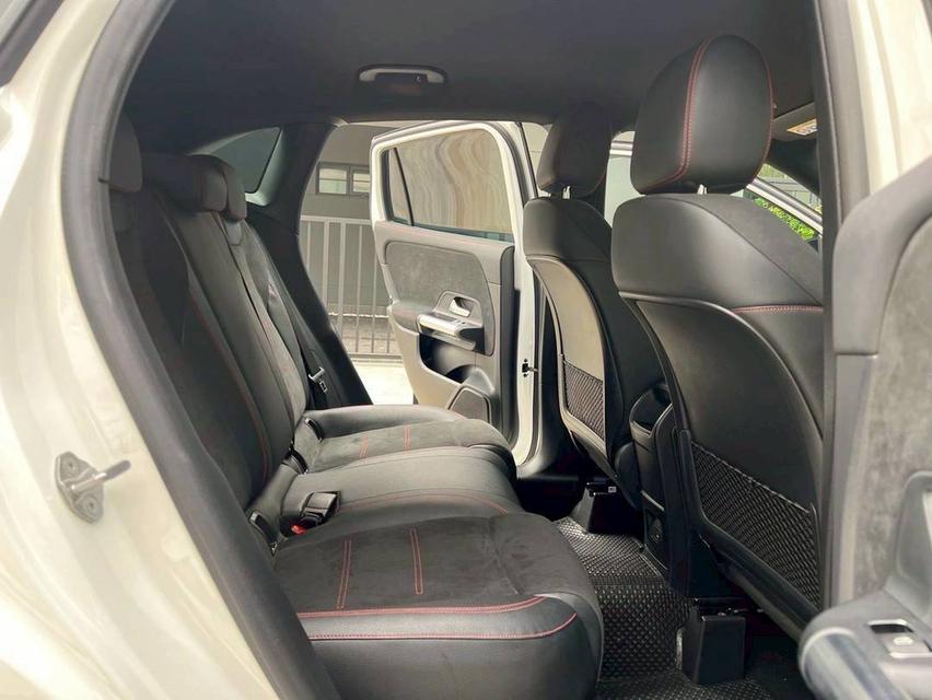 Mercedes-Benz GLA200 AMG 2022 9