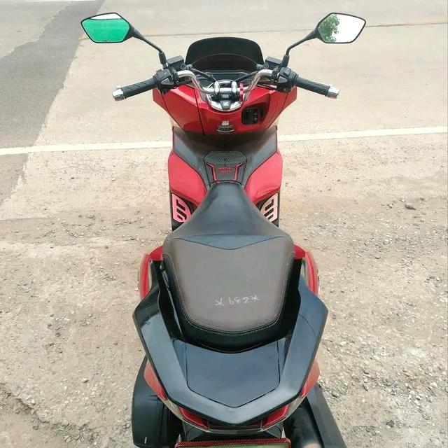 Honda PCX สีแดง 2