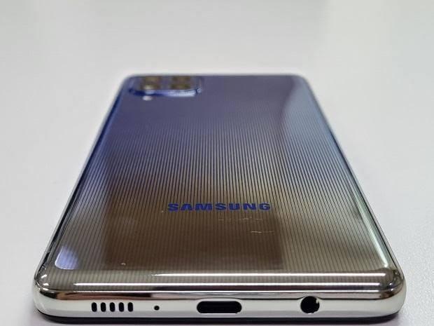 Samsung Galaxy F62 สีดำ 3