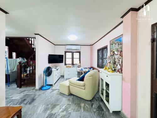 ขายบ้านเดี่ยว 2 ชั้น หมู่บ้านพงษ์ศิริชัย 3 ติดถนนบรมราชชนนี เข้าเมืองสะดวก 10