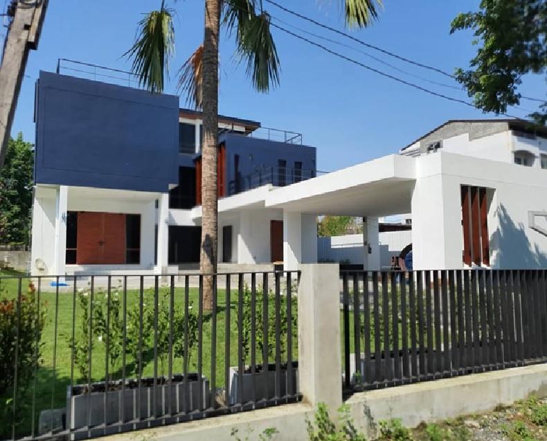 ให้เช่า Pool Villa บ้านเดี่ยว 3 ชั้น สร้างใหม่ ใจกลางเมือง ซอยสุขุมวิท 62 Modern Luxury สระว่ายน้ำกลางบ้าน 1