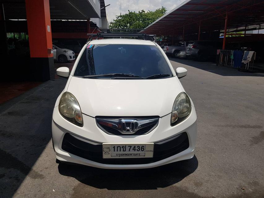 HONDA BRIO 1.2 V 1,200 cc  สีขาว รถบ้านมือเดียว 2