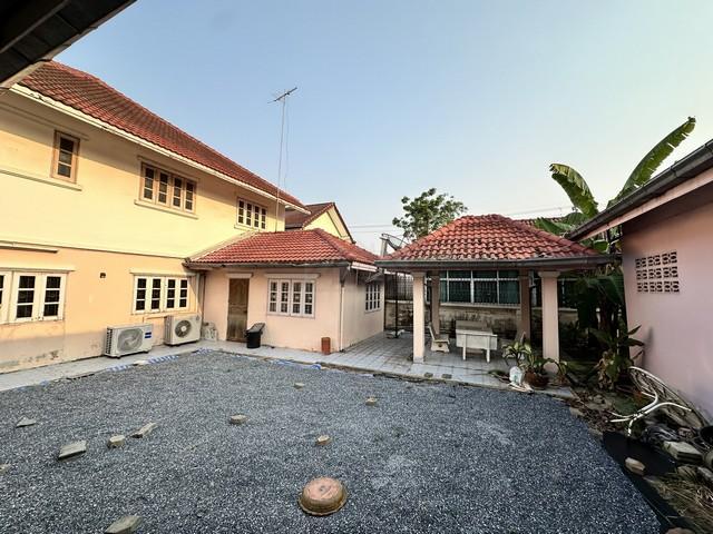 ให้เช่าบ้านเดี่ยว+โกดัง 186-560 ตรม. ถ.รามอินทรา ตรงข้ามแฟชั่นไอซ์แลนด์ ( จดทะเบียนได้ ต่อเติมได้ ) 3