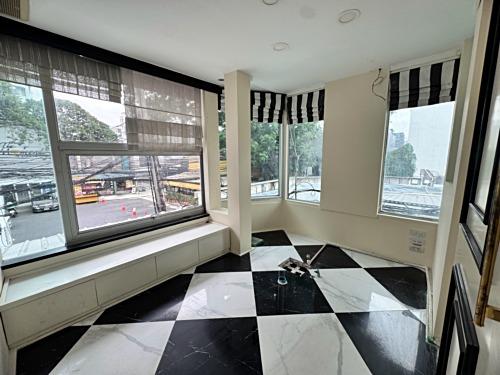 ให้เช่าพื้นที่สุดคุ้ม ซอยทองหล่อ 13 (สุขุมวิท55) ทำเลดีใกล้แหล่งธุรกิจ (N.1806) 2