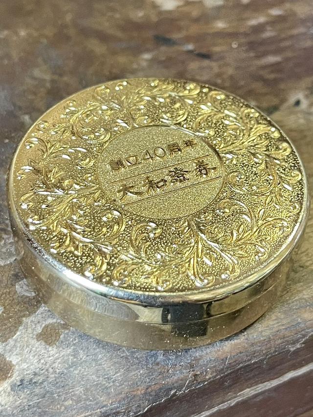 ตลับหมึกสีแดง ชุปทองคำบริสุทธิ์ 24K GP รุ่นฉลองครบรอบ40ปีShuniku ลายดอกเบญจมาศ 4