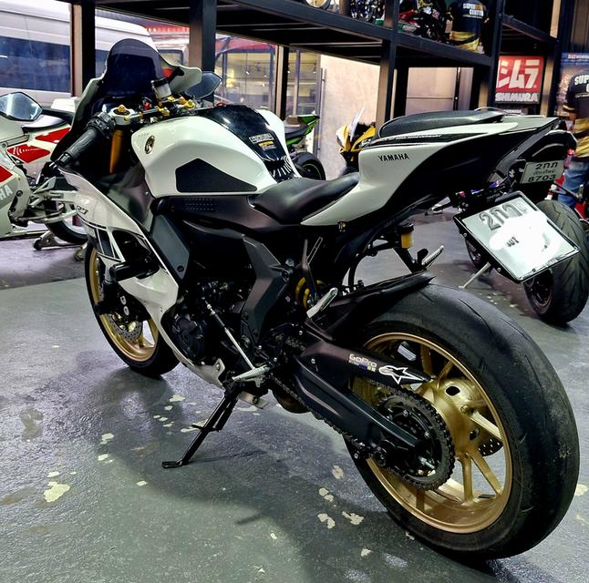 Yamaha R7