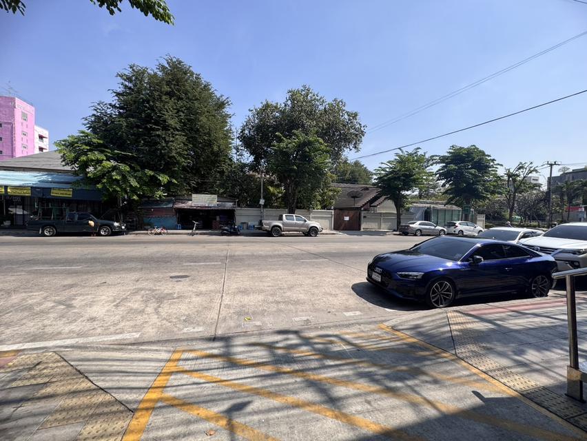ให้เช่าโรงงานอาคาร 3 ชั้น ขนาด 750 ตร.ม. ซอยลาดพร้าว 71 - 1027 7