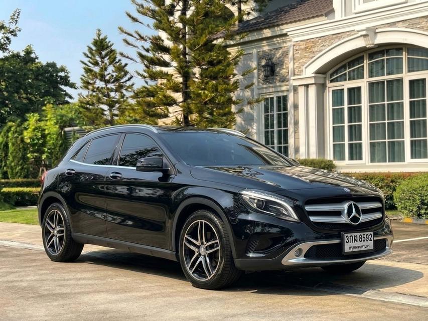 ปี2015 Mercedes-Benz GLA200 1.6 URBAN มือเดียวออกห้าง สีเดิมทั้งคัน