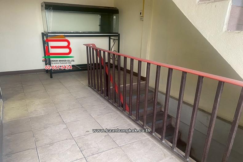 อาคารพาณิชย์ เนื้อที่ 19 ตร.ว. อยู่ระหว่าง ซอยลาดปลาเค้า 83-ซอยลาดปลาเค้า 85 ใกล้เดอะแจ๊สรามอินทรา ถนนรามอินทรา แขวงอนุสาวรีย์ เขตบางเขน 6