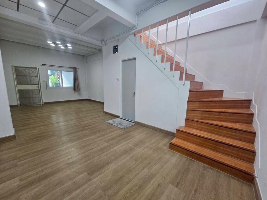 ขายทาวน์เฮาส์ 2 ชั้น หมู่บ้านปรีชา 8 บ้านรีโนเวทใหม่พร้อมอยู่ ราคาดีมาก (N.1936) 3