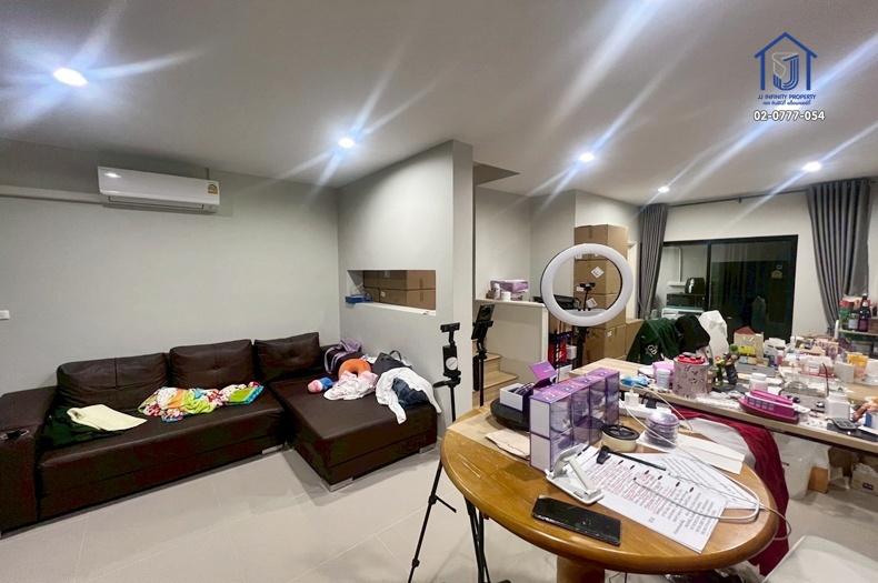 ขายทาวน์โฮม 3 ชั้น หมู่บ้านนลินอเวนิว พลัส ถนนสามวา หลังมุม ใกล้รถไฟฟ้าสายสีชมพู