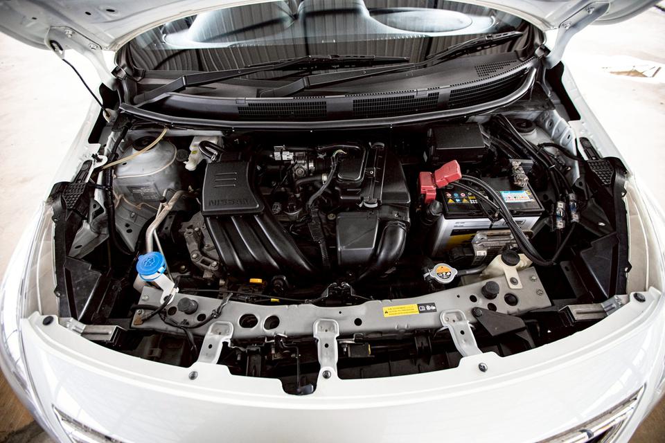 Nissan Almera 1.2E ปี 2016 สีขาว เกียร์ออโต้   11