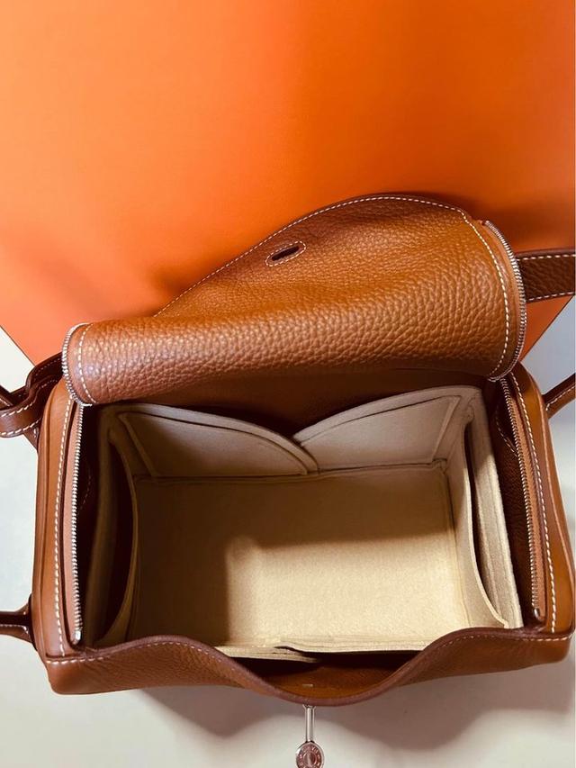 กระเป๋าแบรนด์เนม Hermes Lindy 26 inch  2