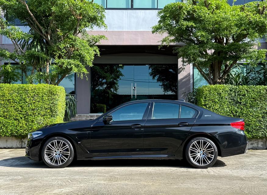 2019 BMW 530e MSPORT รถมือเดียวออกป้ายแดง รถวิ่งน้อยเพียง 90,000 กม รถเข้าศูนย์ตามระยะ ไม่เคยมีอุบัติเหตุครับ 5
