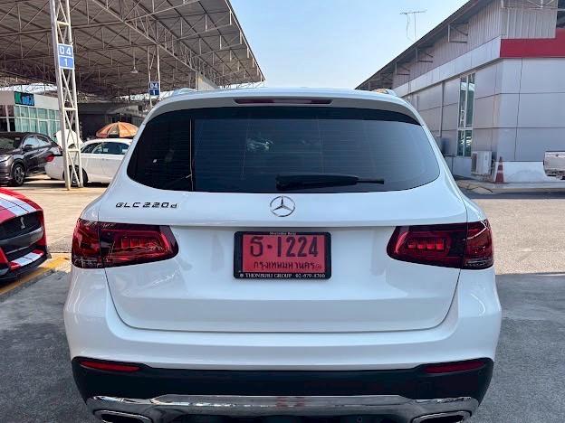 Benz GLC220d ปี 2023 สีขาว ไมล์น้อย รูปที่ 6
