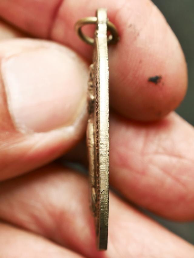 เหรียญพระเจ้าตากสิน หลวงปู่ทิม วัดละหารไร่ ปลุกเสก ปี 2518...เก่า เดิมๆ 10