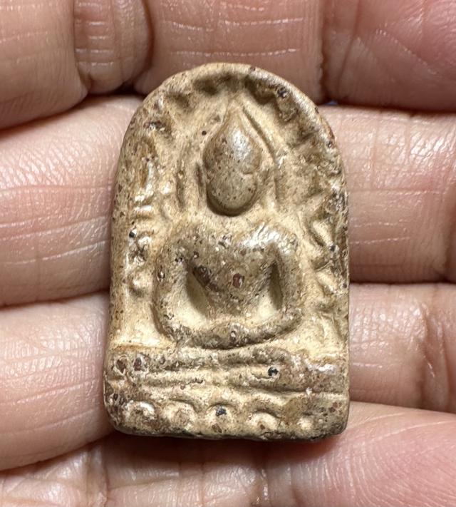 พระกำแพงซุ้มกอพิมพ์กลาง