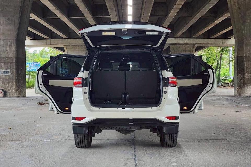 Toyota Fortuner 2.8 LEGENDER BLACK TOP 4WD AT ปี 2022 8