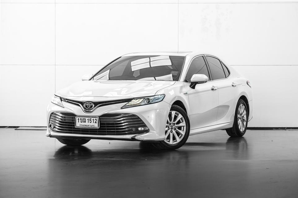 2020 TOYOTA CAMRY 2.5 HYBRID สีขาว เลขไมล์ 82455 กม.