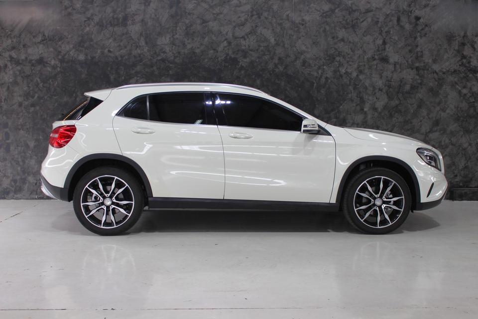 รหัสรถ JRS6142 GLA 200 ปี 2016 สีขาวสวยๆ รถ suv