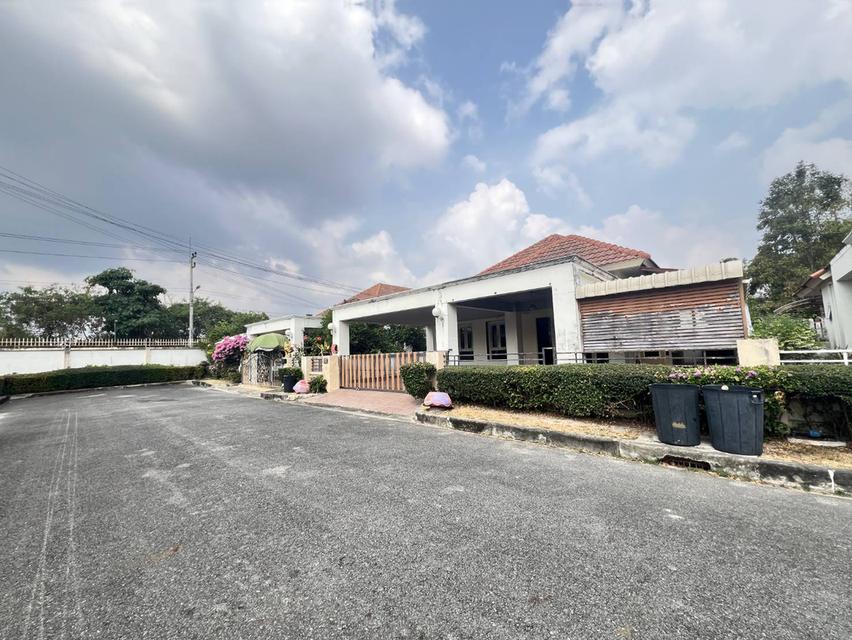 ขาย / เช่าบ้านเดี่ยว ตามสภาพ ชั้นเดียวใกล้สุขุมวิท ขนาด 58 ตร.วา 3 นอน 2 น้ำ ทำเลดีเดินทางสะดวก ( เลี้ยงสัตว์พันธุ์เล็กได้ ) 2