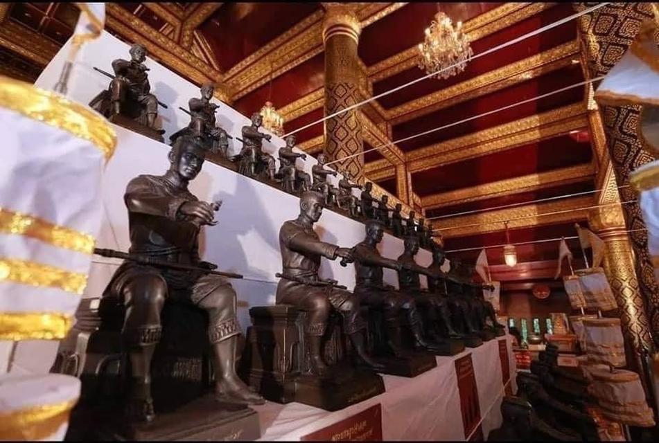 พระนเรศวรมหาราช องค์ดำ รุ่นประกาศอิสรภาพ ปี2552 ทองเหลือง หน้าคัก9นิ้ว 8