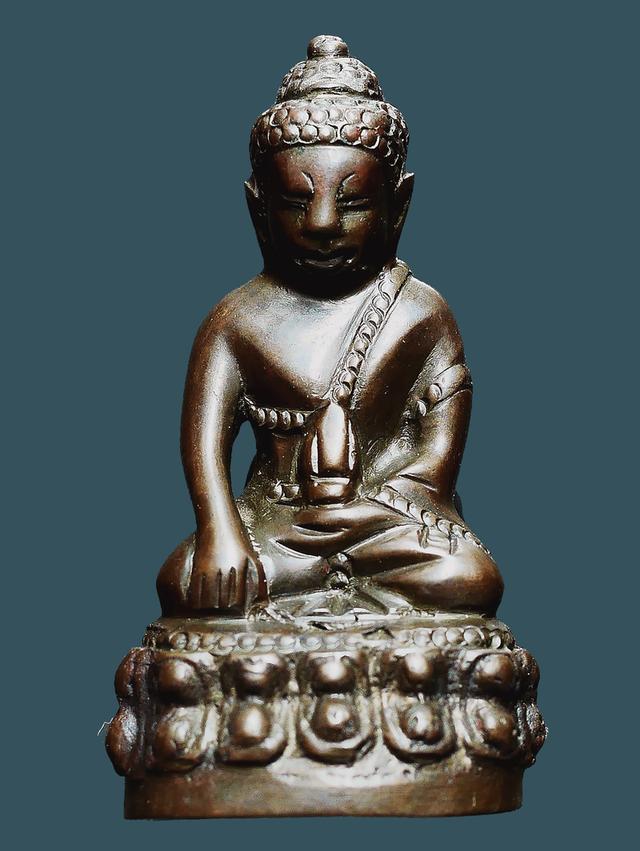 พระกริ่งใหญ่ ก้นถ้วย เนื้อสำริด..เก่า เดิมๆ สวยแชมป์