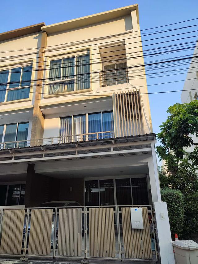 ขาย ทาวน์โฮม 3 ชั้น ลาดพร้าว ซอย 21 2