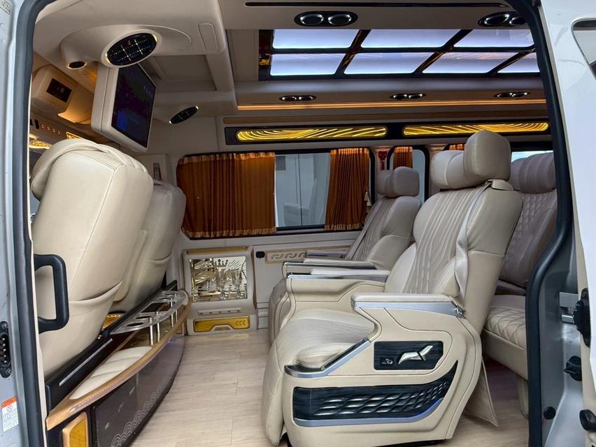 2019 TOYOTA COMMUTER, 2.8 โฉม ปี19-ปัจจุบันสีเทา เครื่องยนต์ 2.8 ดีเซล เกียร์ออโต้ ป้ายฟ้าแท้ รูปที่ 5