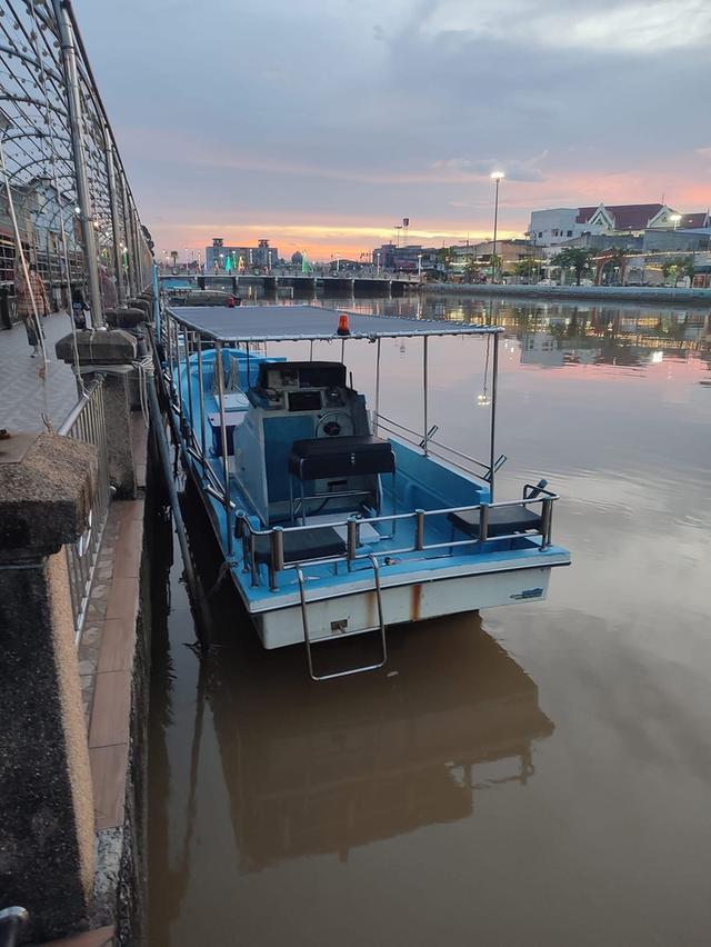 ปล่อยเรือประมง เรือประมง Yamaha 74 Hp Turbo 28 ฟุต 3