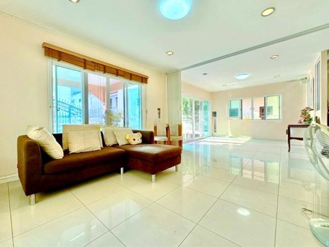 BTSทองหล่อ 2.49กม MRTเพชรบุรี 2.16กม. รักสัตว์ บ้านเดี่ยว 2 ชั้น 4 นอน 3 น้ำ ศูนย์วิจัย 50 ตร.ว..บ้านเดี่ยวสุดหรู BTSเอก 3