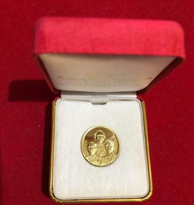 เหรียญทองคำที่ระลึก 3 พระองค์ 1