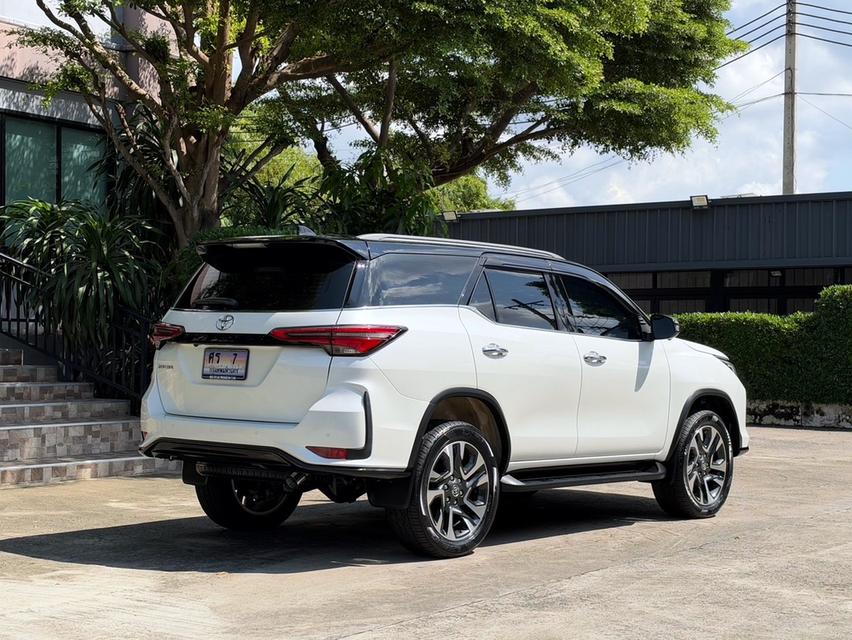 2023 TOYOTA FORTUNER LEGENDER 2.4 รถมือเดียวออกป้ายแดง รถวิ่งน้อย ประวัติศูนย์ครบ รถไม่เคยมีอุบัติเหตุครับ รูปที่ 3
