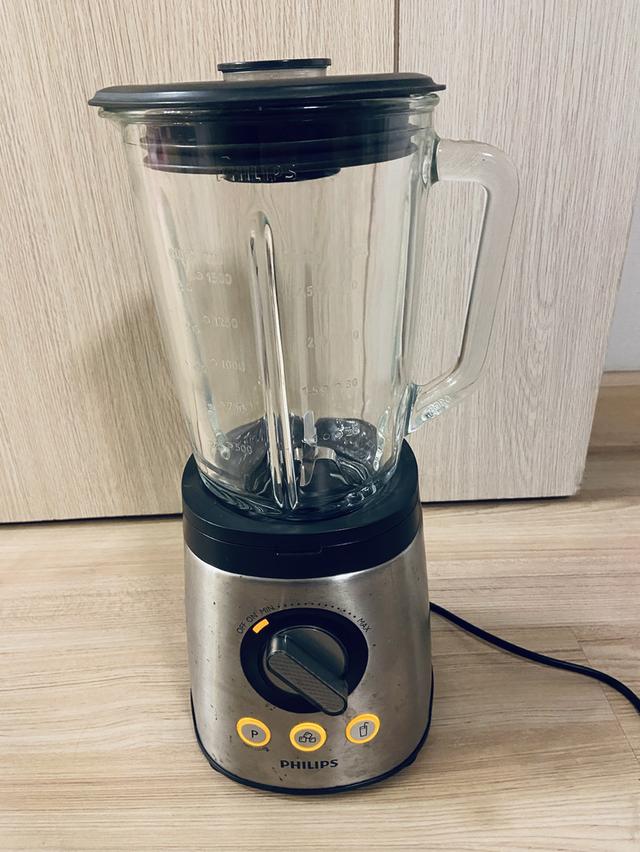 เครื่องปั่น  Philips 800 วัตต์ โถแก้ว 2 ลิตร รุ่น HR2096