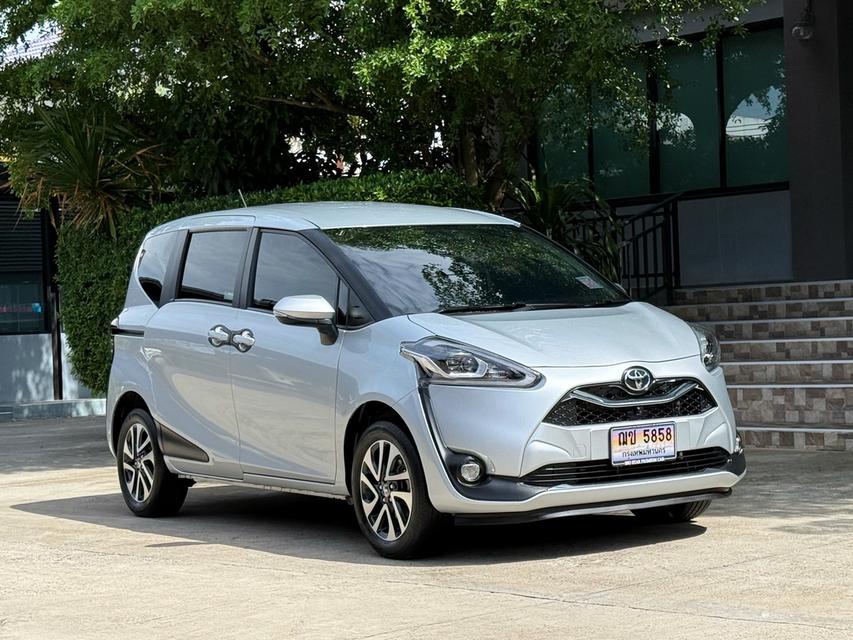2022 TOYOTA SIENTA 1.5 V MNC รุ่นTOP รถมือเดียวออกป้ายแดง สภาพป้ายแดง รถวิ่งน้อย ประวัติศูนย์ครบ รถไม่เคยมีอุบัติเหตุครับ