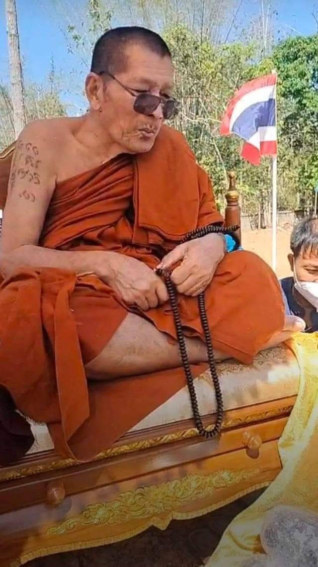 สีผึ้งโครตขุนแผน ปี๒๕๖๖< หลวงปู่อุดมทรัพย์ สิริคุตโต สำนักสงฆ์เวฬุวัน จ.ศรีสะเกษ > รูปที่ 7