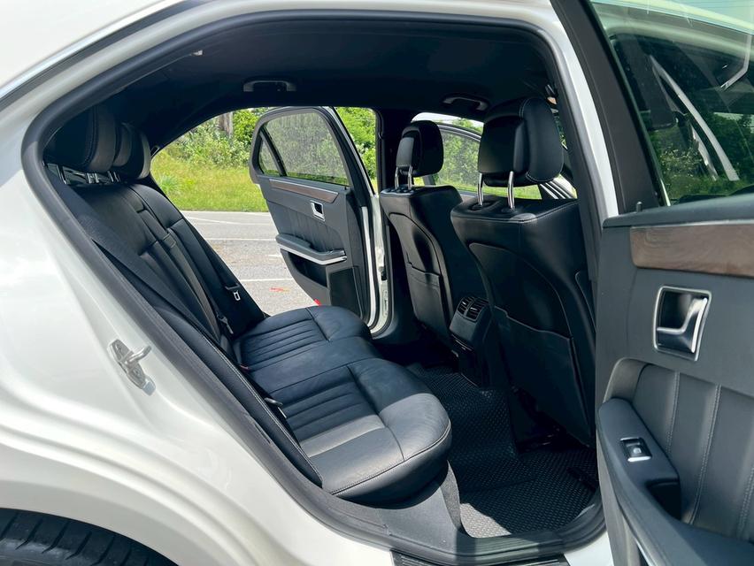 Benz E200 ปี2015 จด2017 รถบ้าน มือเดียว ไม่เคยชน ไม่เคยทำสี  ตะเข็บเดิมทั้งคัน 16