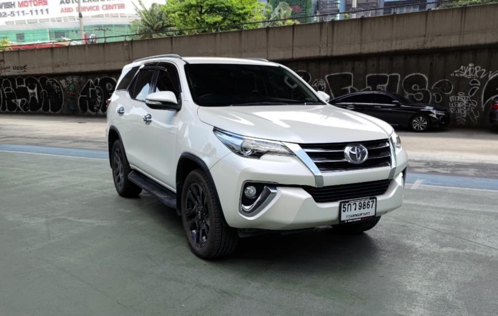 Toyota Fortuner 2.4v 2wd ปี 2017  2