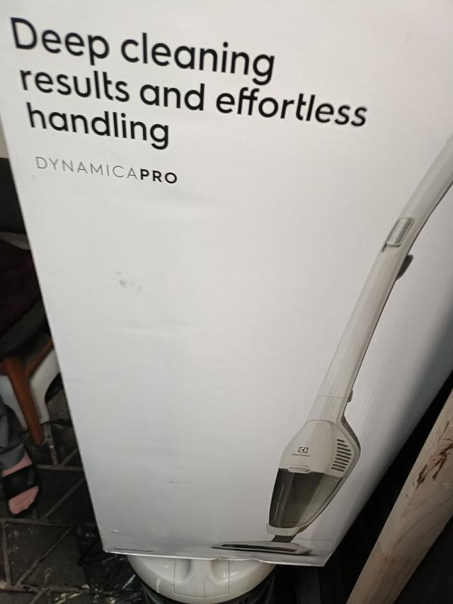 เครื่องดูดฝุ่น electrolux800 บาท
