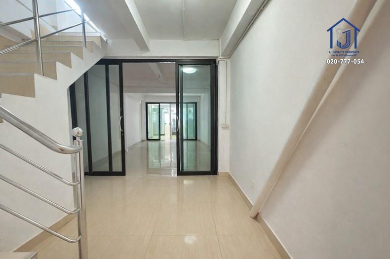 ขายอาคารพาณิชย์ 2.5 ชั้น หลังมุม ติดถนนเจริญนคร ใกล้BTS วงเวียนใหญ่ ทำเลค้าขาย 11