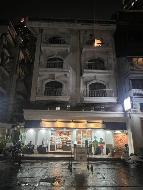 ให้เช่าอาคารพาณิชย์ 5 ชั้น สุขุมวิท 37 ขนาด 550 ตรม. ใกล้ EmQuartier ใกล้ BTS พร้อมพงษ์ 1