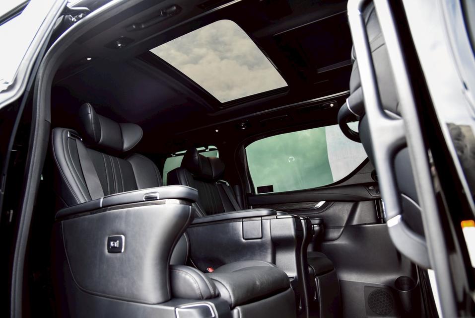 รหัสรถ CBL1354 Lexus LM300h 2.5 Executive 7 Seater AT 2021 11