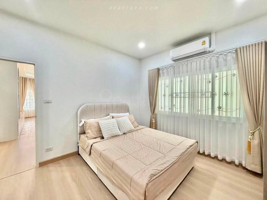 Brand-new modern pool villa for rent or sale near Mabprachan Lake, located on Soi Nern Plub Wan with convenient access to Siam Country Club Road. 14